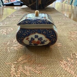 Vintage Porcelain Trnket Jewelry Box by OMC- Otagiri Mercantile Co in Japan